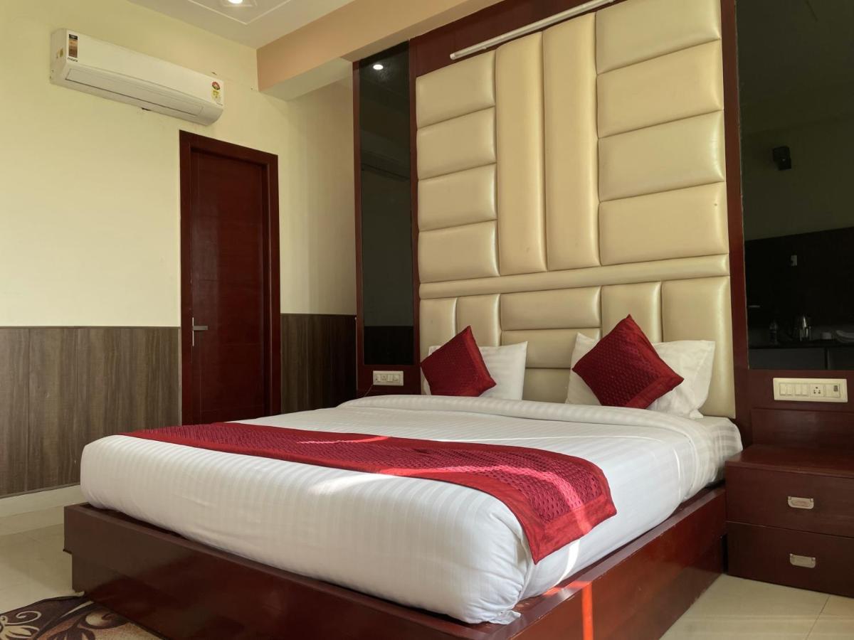 SUMEDHA G Village Resort&Spa Raiwala Exterior foto