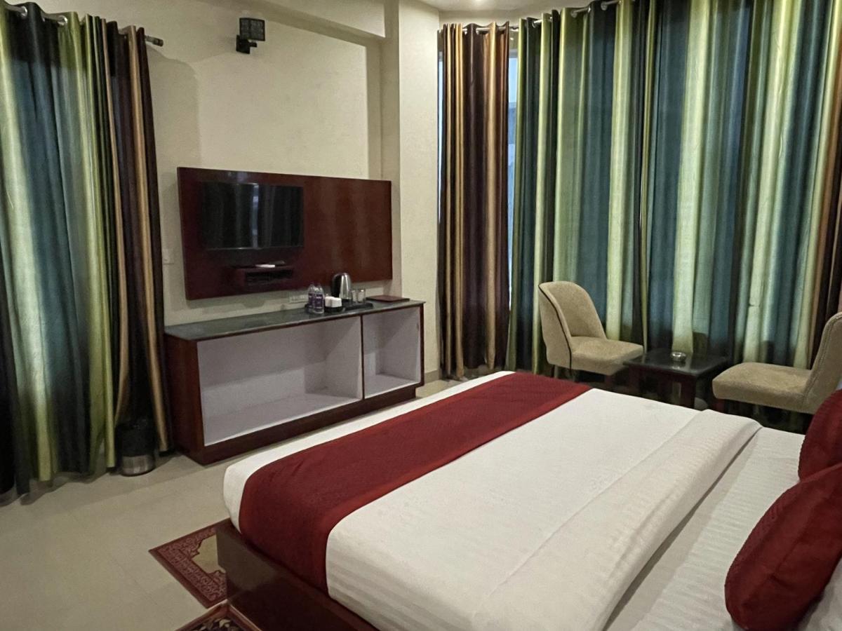 SUMEDHA G Village Resort&Spa Raiwala Exterior foto